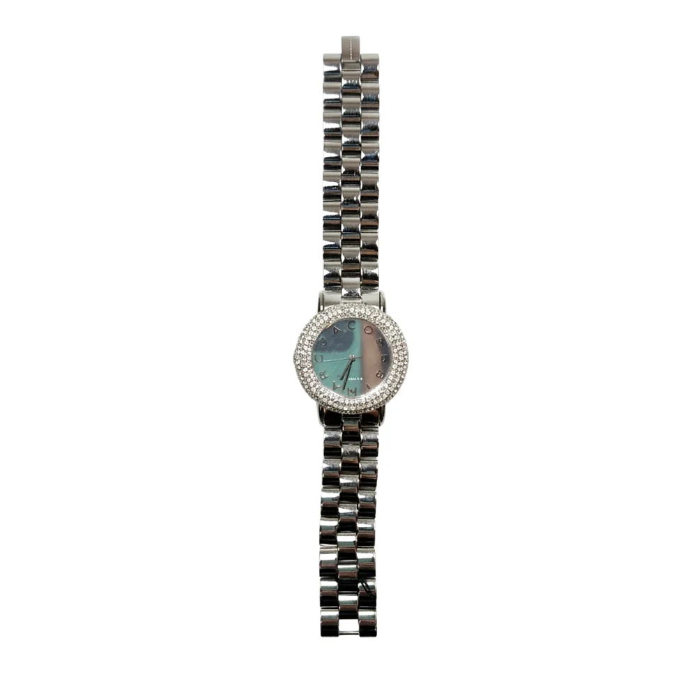 Marc Jacobs Reloj Marci Para Damas con Esfera Plateada - Image 3