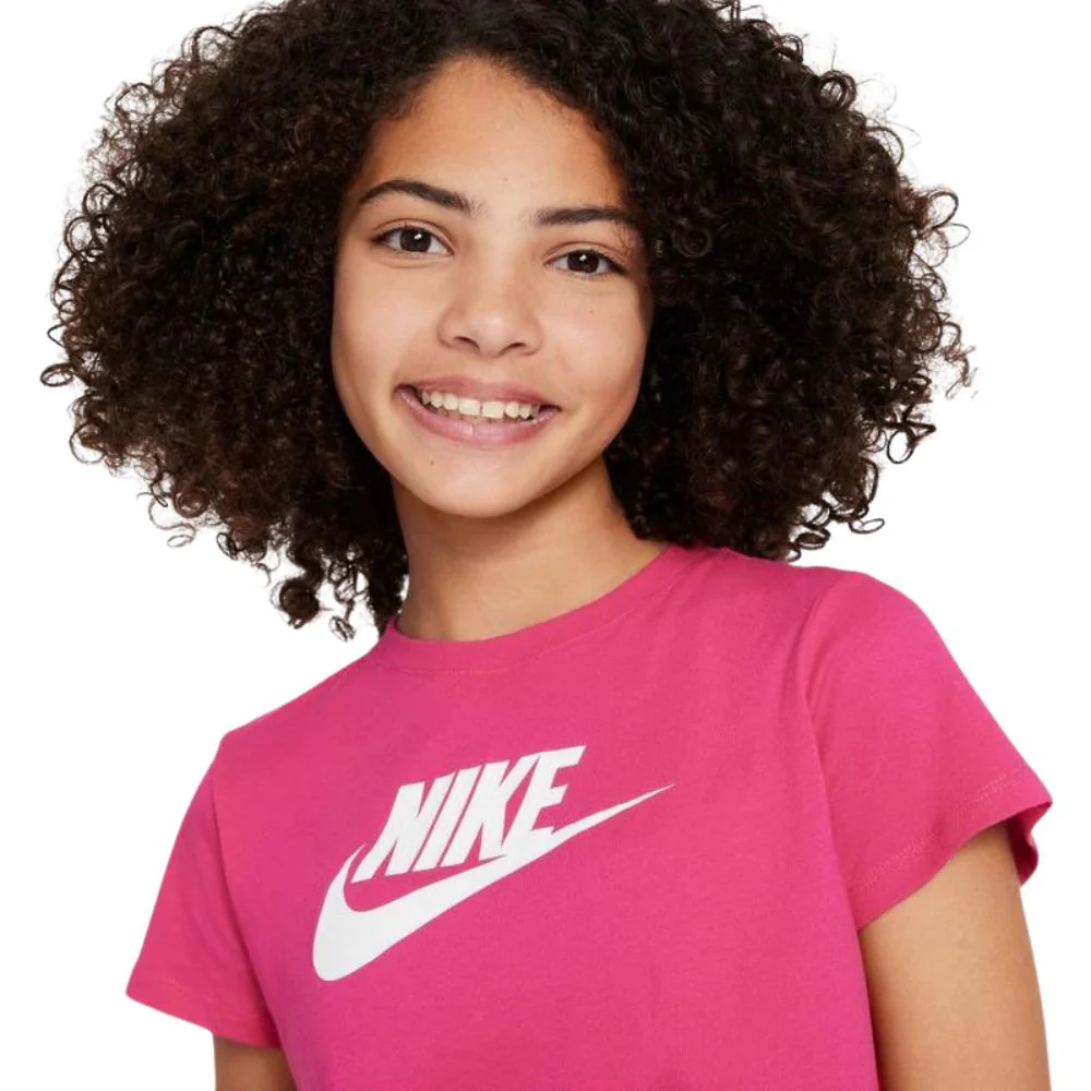 Nike Franela Sportwear Essential Crop Futura Para Niñas - Image 3