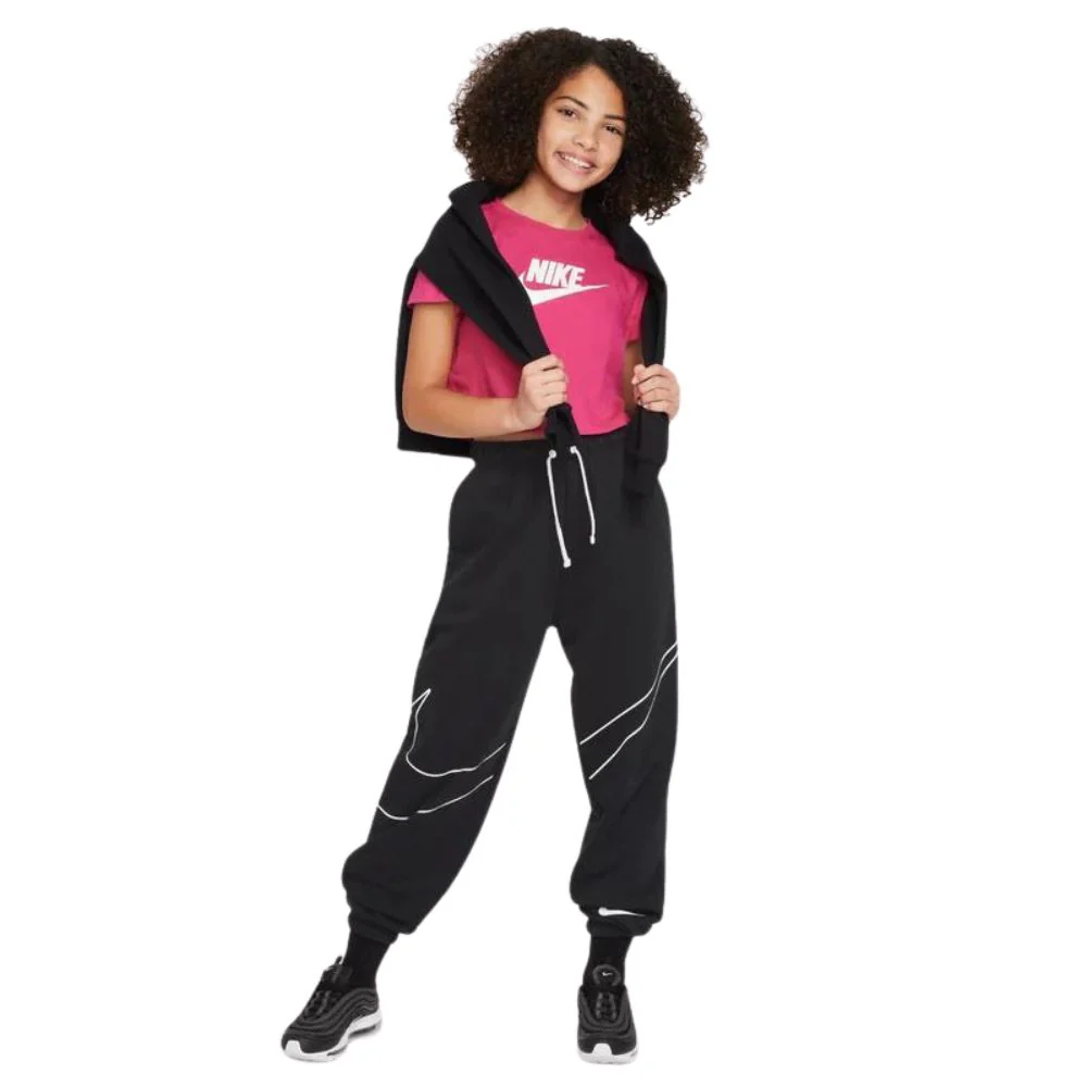 Nike Franela Sportwear Essential Crop Futura Para Niñas - Image 4