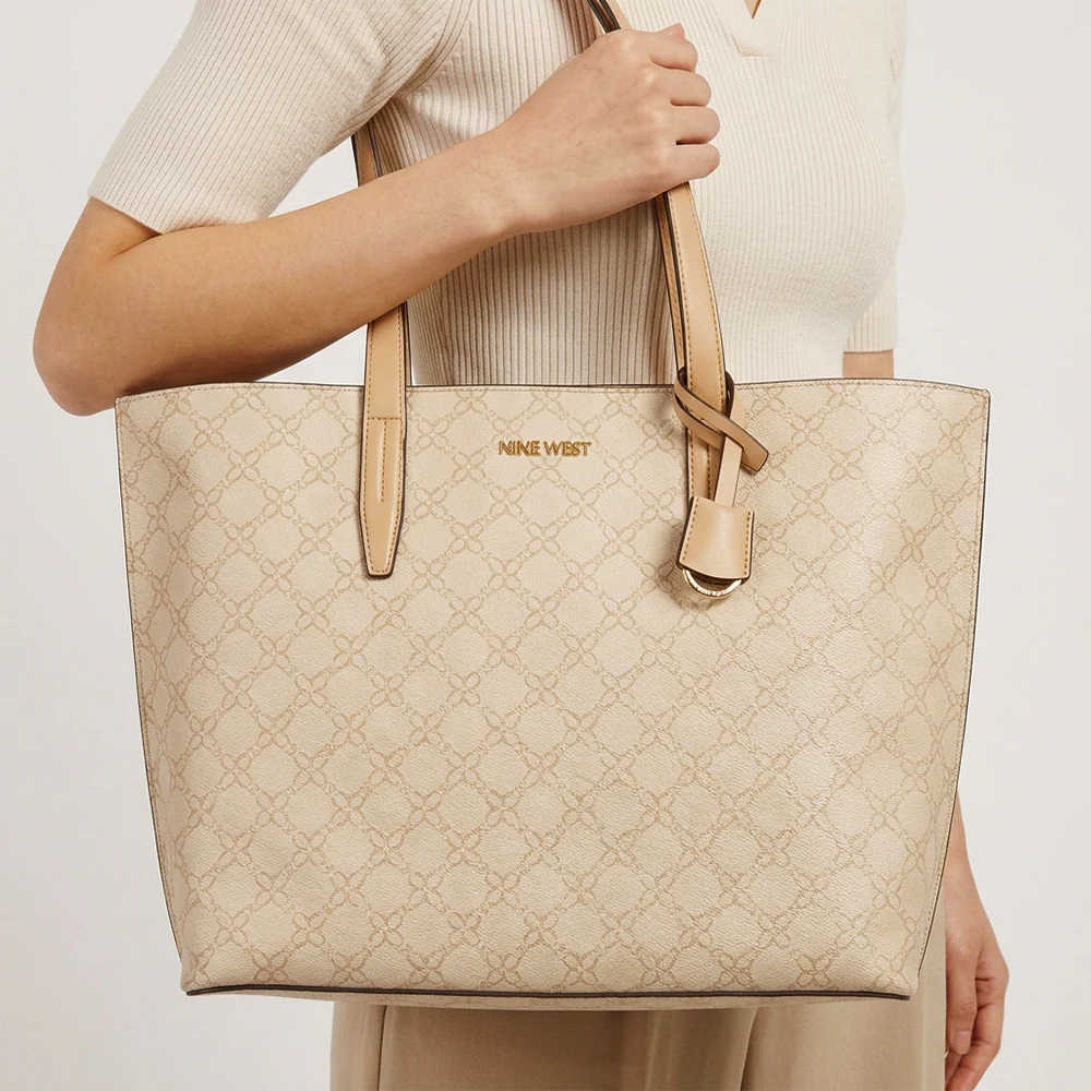 Nine West Cartera Hunt Light Khaki Logo