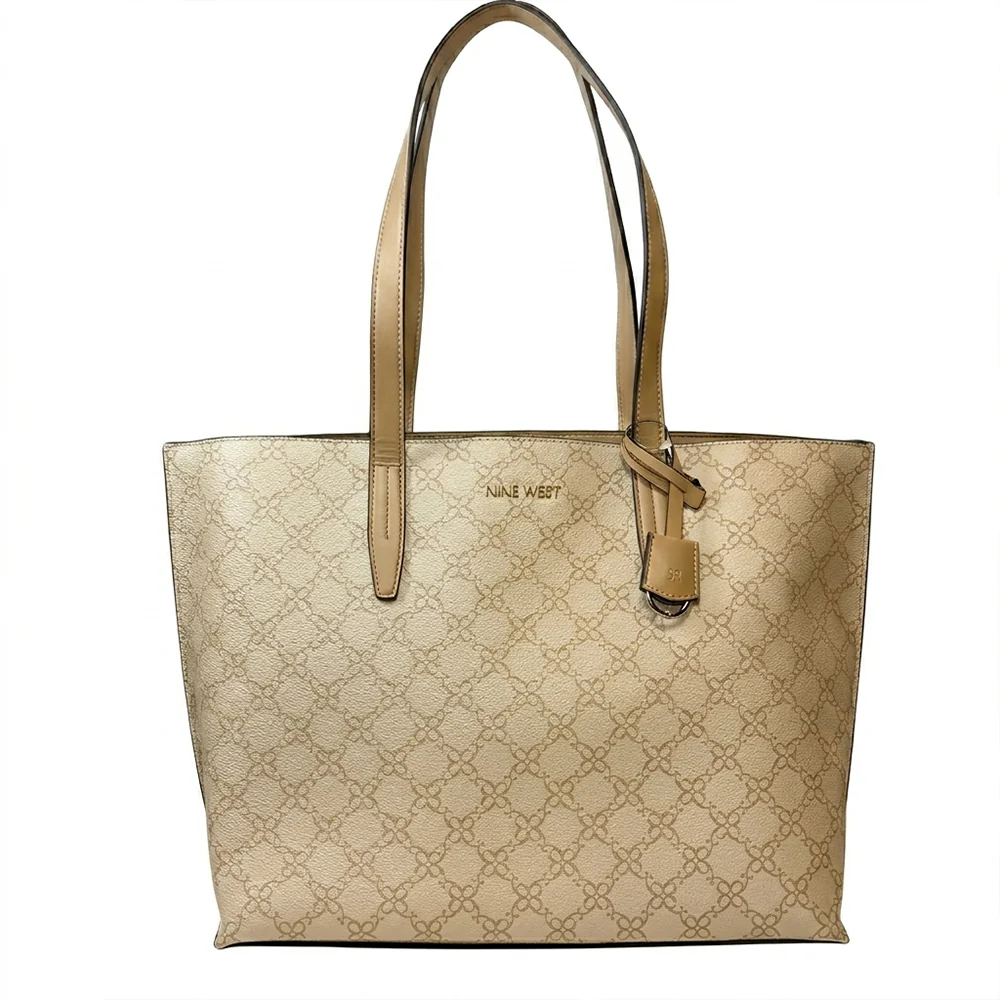 Nine West Cartera Hunt Light Khaki Logo - Image 2