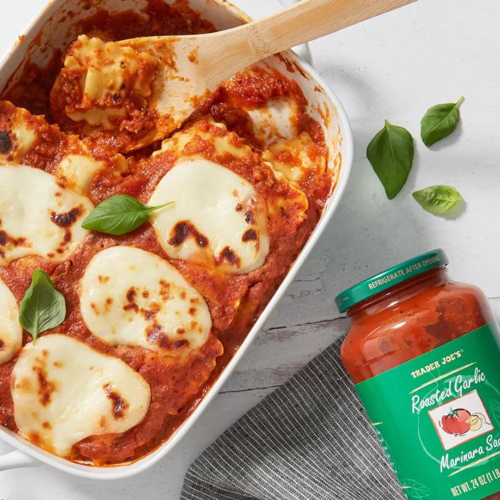 Trader Joe's Roasted Garlic Marinara Sauce 680gr - Image 2
